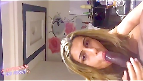 Loira Safada Ama Engolir Pau Grande - Fazendo Garganta Profunda Nos Clientes E Fas Que Pediram Para Aparecer No Xvideos (completo) 13 Min